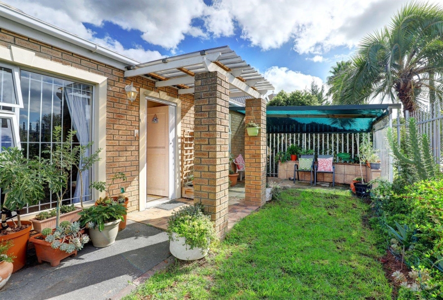 To Let 3 Bedroom Property for Rent in Loevenstein Western Cape